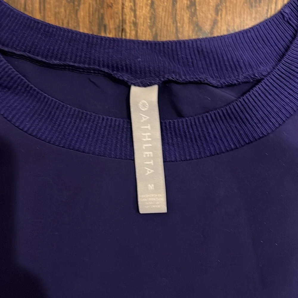 Athelta - Momentum Women's Cropped Top - Picture 2 of 3